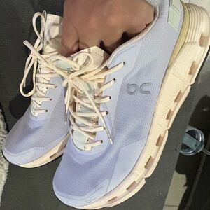 On cloud cloud nova form 9.5 sneakers worn once